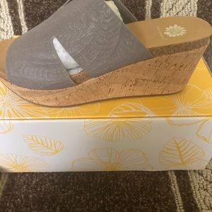Yellow box Gray Slides